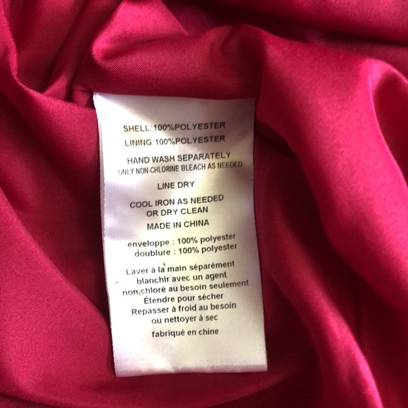 Vera Wang White V neck halter gown with sash, 2 pockets, bows - Picture 16 of 16